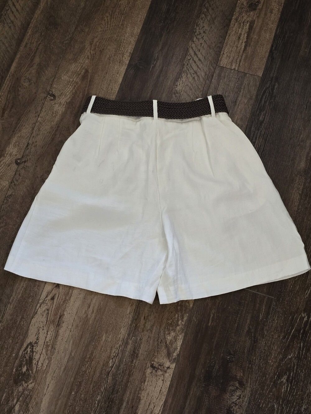 NEW Zara White High-Waist Pleated Women’s Shorts with Brown Belt - Picture 5 of 8
